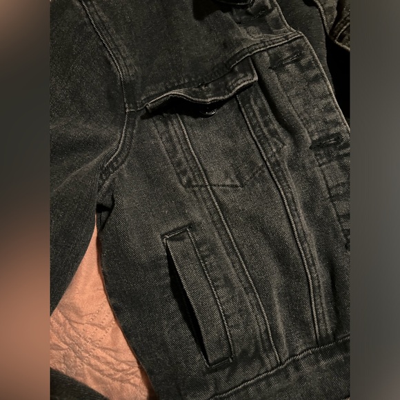 Cropped Black Denim Jacket - Picture 3 of 8